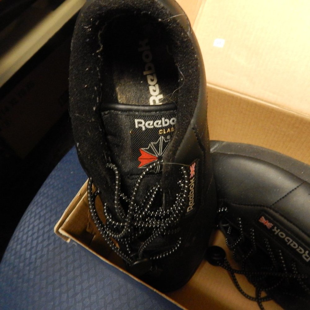 Reebok Size 7 Womens sneakers